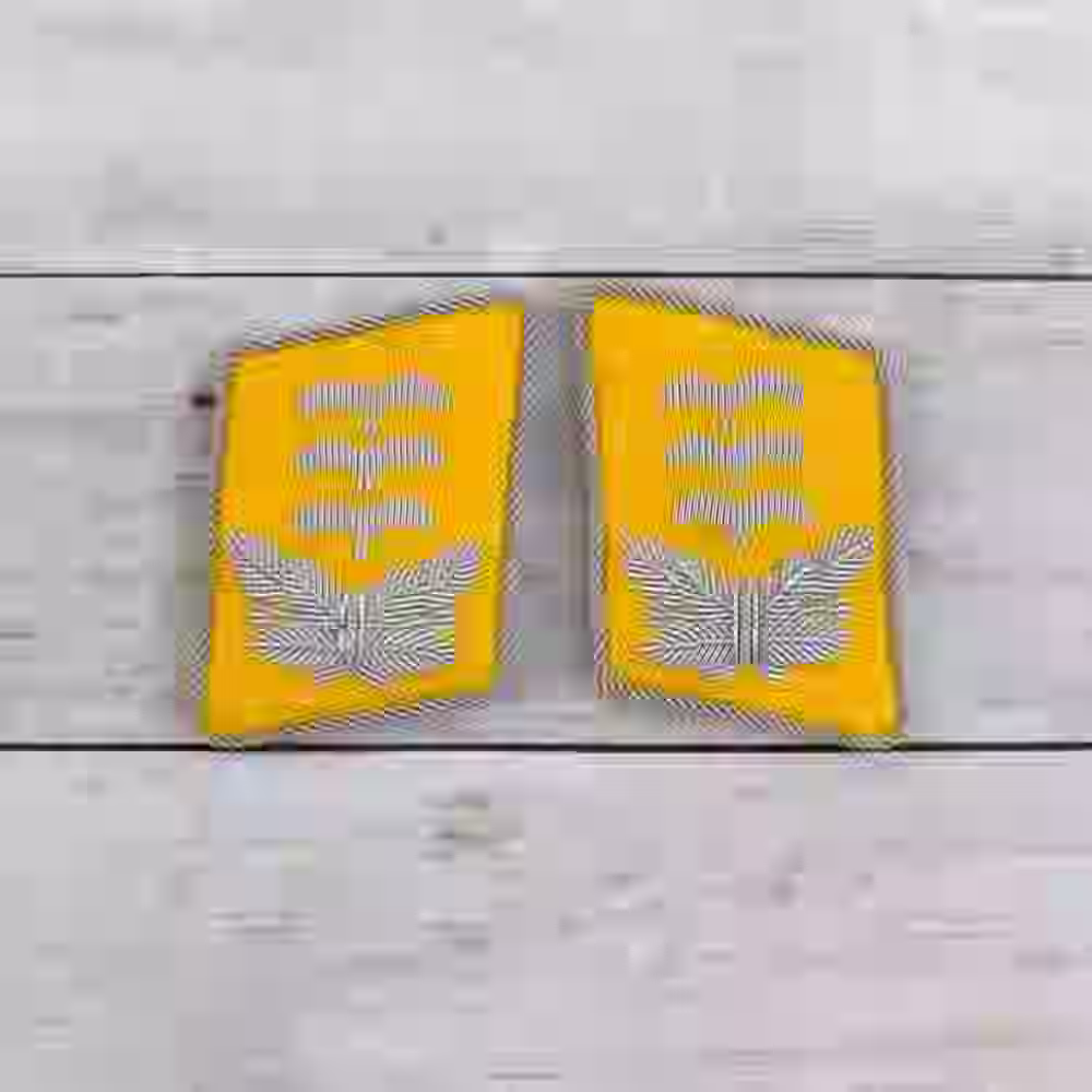 Luftwaffe Hauptmann Captain's Collar Tabs Luftwaffe Hauptmann Captain's Collar Tabs – Premium Replica, made of Silver wire embroidery on yellow wool background