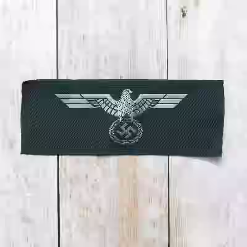 Army Officers Silk Woven Breast Eagle 1939 Army Officers Silk Woven Breast Eagle 1939 – Premium Replica, made of Silver thread eagle on dark green silk background