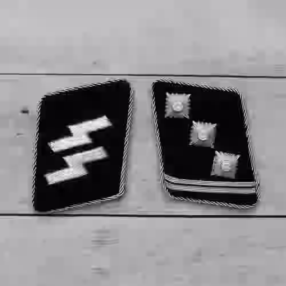 SS Obersturmführer Collar Tabs SS Obersturmführer Collar Tabs – Premium Replica, made of Three metallic silver stars, one line of aluminum litzen, and silver piping on black wool background