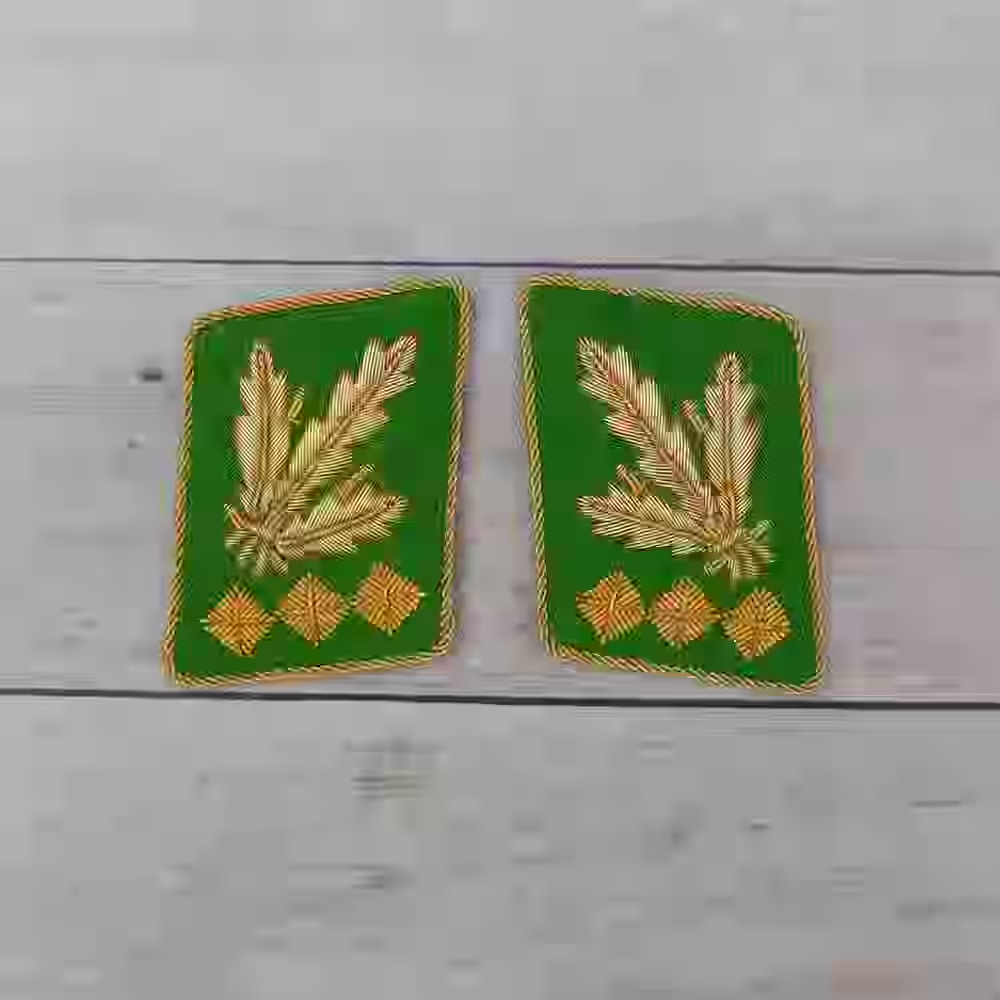 Ordnungspolizei Generaloberst Handmade Police Collar Tabs Ordnungspolizei Generaloberst Handmade Police Collar Tabs – Premium Replica, made of Hand-embroidered gold thread with three gold diamonds on green wool background