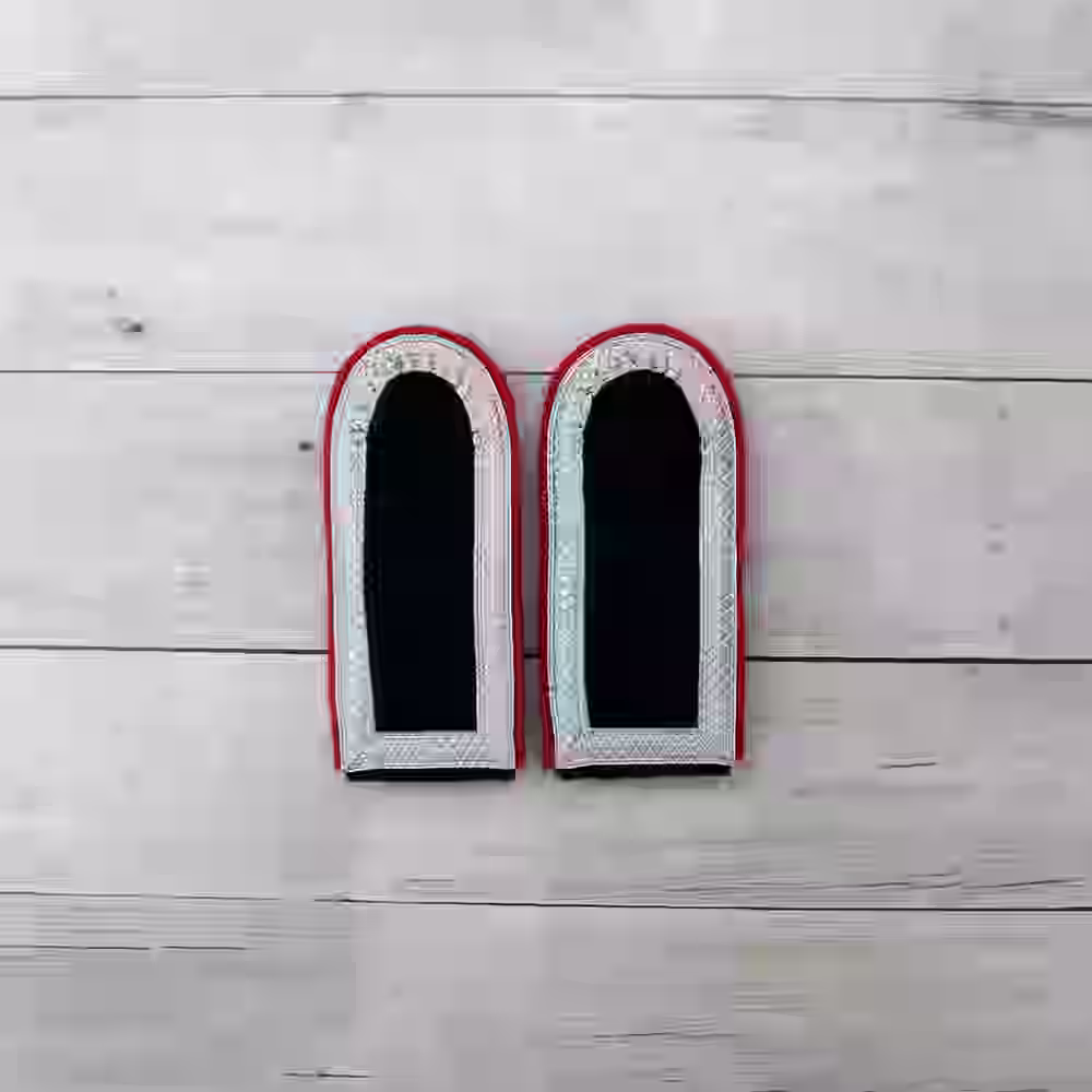 Waffen-SS Unterfeldwebel Artillery Shoulder Boards Waffen-SS Unterfeldwebel Artillery Shoulder Boards – Premium Replica, made of Black wool with red piping and silver tresse