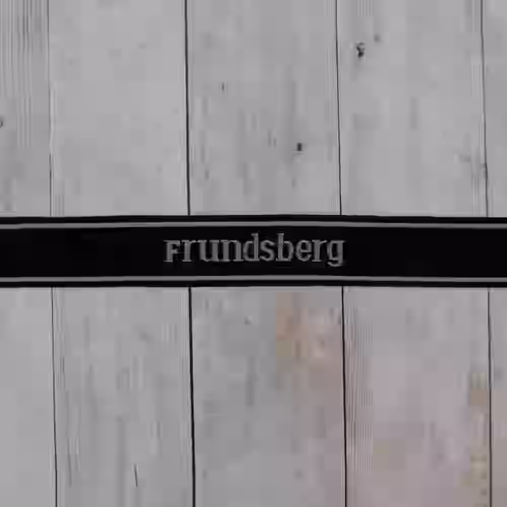 Frundsberg EM Cuff Title Frundsberg EM Cuff Title – Premium Replica, made of Black woven silk with hand-embroidered grey thread and reinforced border