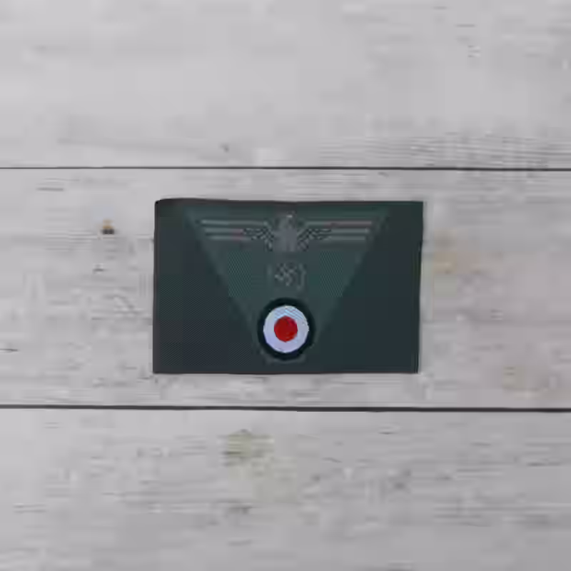 Wehrmacht M43 Enlisted Men’s Trapezoid Cap Insignia Wehrmacht M43 Enlisted Men’s Trapezoid Cap Insignia – Premium Replica, made of Green silk with machine-embroidered white eagle and black, white, red cockade