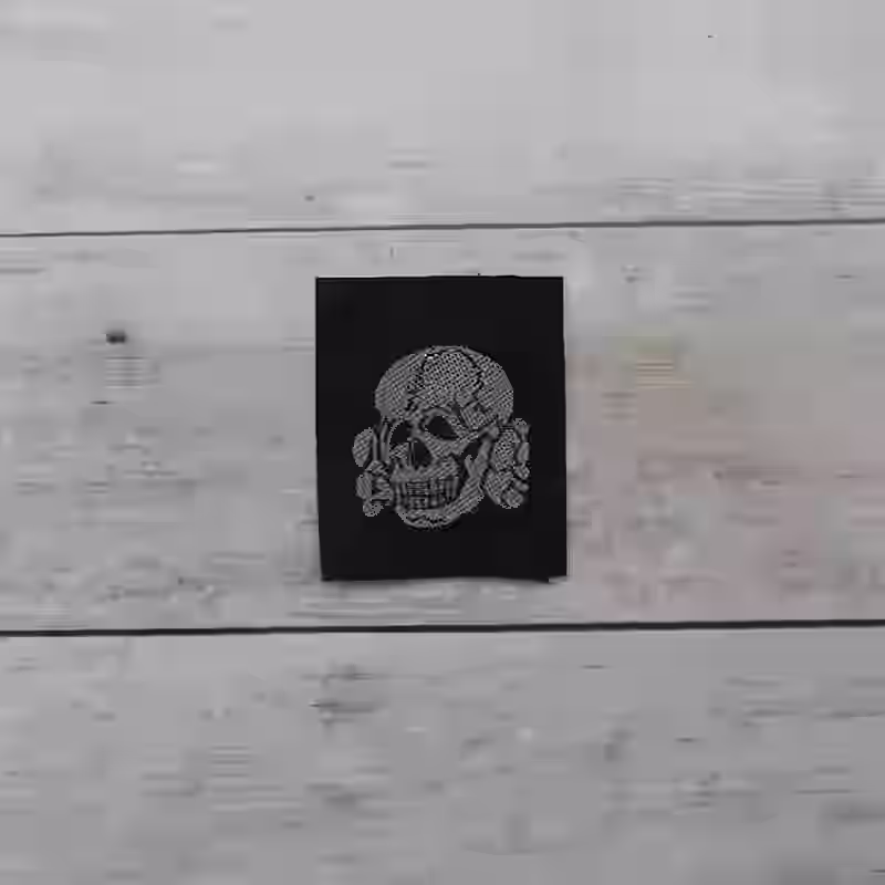 Waffen-SS Enlisted Men's Cap Skull Waffen-SS Enlisted Men's Cap Skull – Premium Replica, made of Mouse-grey thread on black silk background